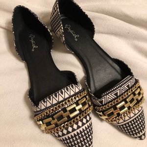 Black and White Flats